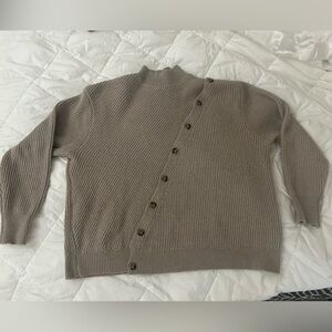 Button Slit Front Sweater – ASTR the Label. Size small but fits like a large.